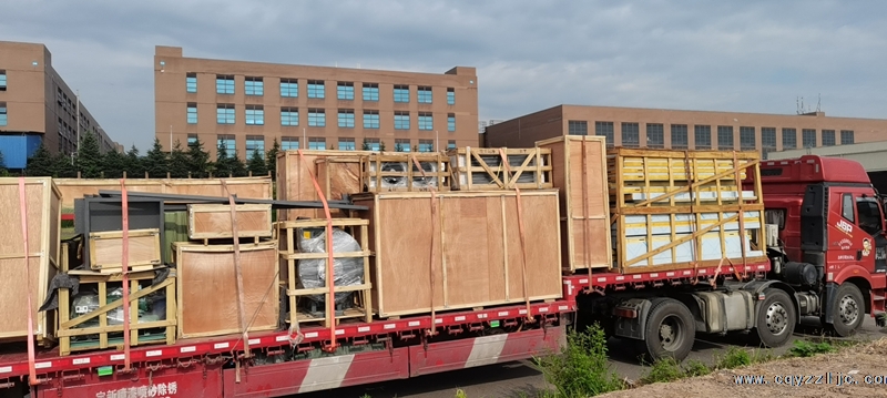 一批新設備運抵公司進行安裝